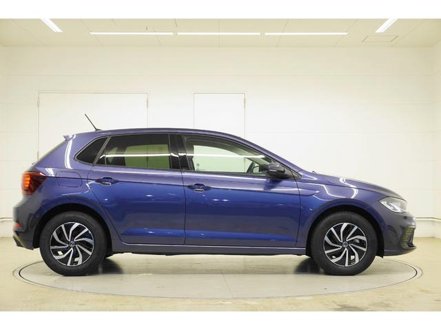 ポロ ＴＳＩアクティブ　テクノロジーＰＫＧ　ＤＩＳＣＯＶＥＲＰＲＯ　ＰＫＧ　バーチャルコックピット　純正ナビ　ＰＤＣ　ＲＣＣ　ＢＳＭ　パークアシスト　ＡＰＰコネクト　純正１５インチナビ　ＬＥＤヘッドライト　保証書・取説（7枚目）