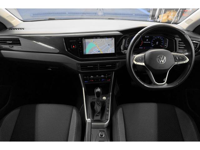 ポロ ＴＳＩアクティブ　テクノロジーＰＫＧ　ＤＩＳＣＯＶＥＲＰＲＯ　ＰＫＧ　バーチャルコックピット　純正ナビ　ＰＤＣ　ＲＣＣ　ＢＳＭ　パークアシスト　ＡＰＰコネクト　純正１５インチナビ　ＬＥＤヘッドライト　保証書・取説（10枚目）