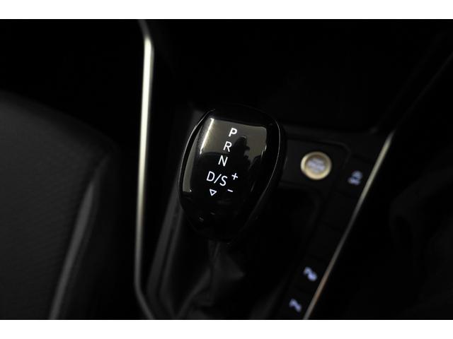 ポロ ＴＳＩアクティブ　テクノロジーＰＫＧ　ＤＩＳＣＯＶＥＲＰＲＯ　ＰＫＧ　バーチャルコックピット　純正ナビ　ＰＤＣ　ＲＣＣ　ＢＳＭ　パークアシスト　ＡＰＰコネクト　純正１５インチナビ　ＬＥＤヘッドライト　保証書・取説（18枚目）