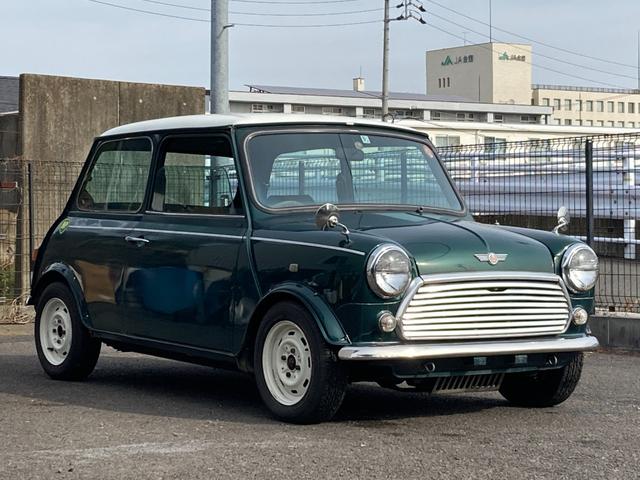 ＭＩＮＩ 　社外ステアリング　４速ＭＴ　正規輸入車　右ハンドル　キャブクーパー（2枚目）