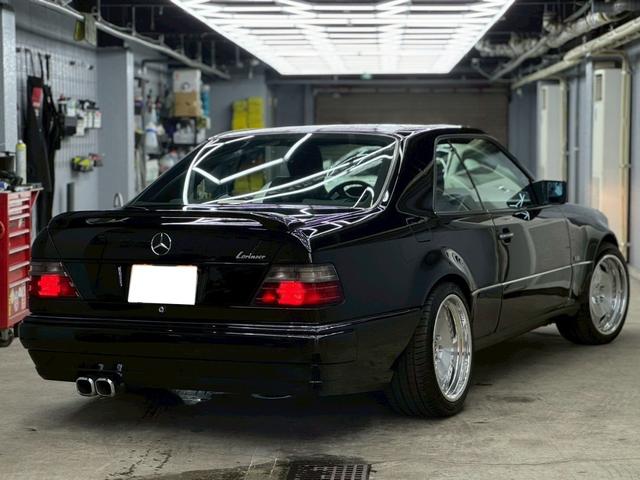 Eクラス ロリンザーワイドバージョン/レストア車/Eクラスクーペ/HRE544Cホイール/エアサスPloom+Airliftperformanceトランク部分設置ワンオフ/全塗装済/直近エンジン修繕明細あり(15枚目)