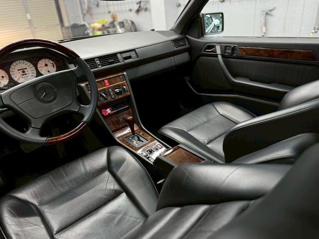 Eクラス ロリンザーワイドバージョン/レストア車/Eクラスクーペ/HRE544Cホイール/エアサスPloom+Airliftperformanceトランク部分設置ワンオフ/全塗装済/直近エンジン修繕明細あり(19枚目)