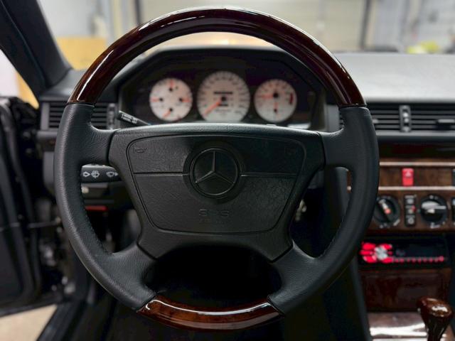 Eクラス ロリンザーワイドバージョン/レストア車/Eクラスクーペ/HRE544Cホイール/エアサスPloom+Airliftperformanceトランク部分設置ワンオフ/全塗装済/直近エンジン修繕明細あり(21枚目)