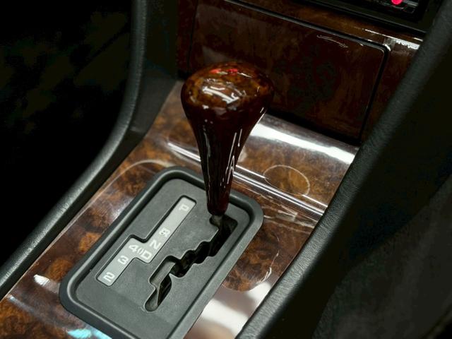 Eクラス ロリンザーワイドバージョン/レストア車/Eクラスクーペ/HRE544Cホイール/エアサスPloom+Airliftperformanceトランク部分設置ワンオフ/全塗装済/直近エンジン修繕明細あり(33枚目)