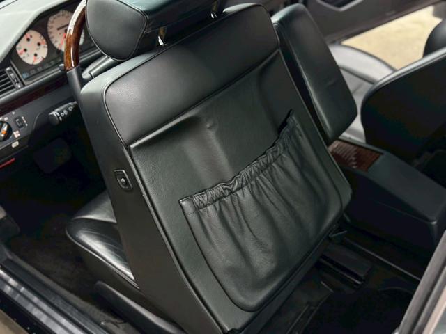 Eクラス ロリンザーワイドバージョン/レストア車/Eクラスクーペ/HRE544Cホイール/エアサスPloom+Airliftperformanceトランク部分設置ワンオフ/全塗装済/直近エンジン修繕明細あり(46枚目)