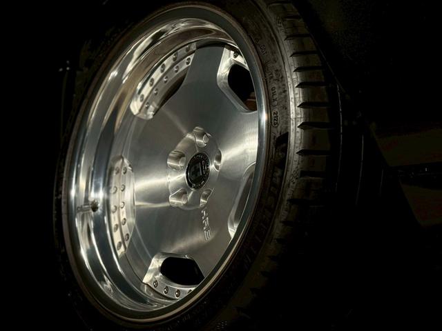 Eクラス ロリンザーワイドバージョン/レストア車/Eクラスクーペ/HRE544Cホイール/エアサスPloom+Airliftperformanceトランク部分設置ワンオフ/全塗装済/直近エンジン修繕明細あり(56枚目)