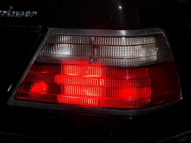 Eクラス ロリンザーワイドバージョン/レストア車/Eクラスクーペ/HRE544Cホイール/エアサスPloom+Airliftperformanceトランク部分設置ワンオフ/全塗装済/直近エンジン修繕明細あり(71枚目)