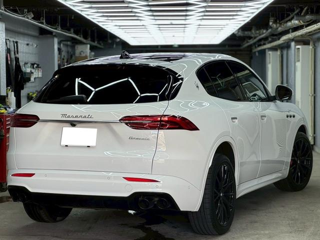 グレカーレ GT 4WD 限定車レッドレザー 右ハンドル 21インチクリオグロッシーブラックAW クライメートPKG スポーツデザインPKG アンビエントライト (ビアンコ)(15枚目)