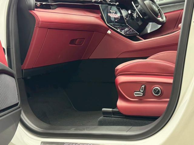 グレカーレ GT 4WD 限定車レッドレザー 右ハンドル 21インチクリオグロッシーブラックAW クライメートPKG スポーツデザインPKG アンビエントライト (ビアンコ)(38枚目)