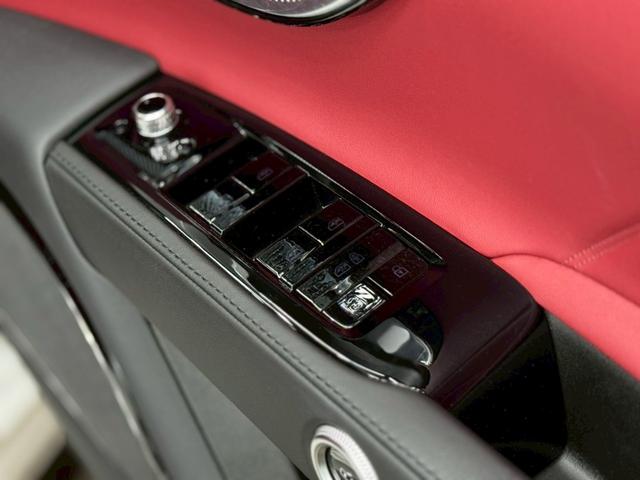 グレカーレ GT 4WD 限定車レッドレザー 右ハンドル 21インチクリオグロッシーブラックAW クライメートPKG スポーツデザインPKG アンビエントライト (ビアンコ)(43枚目)