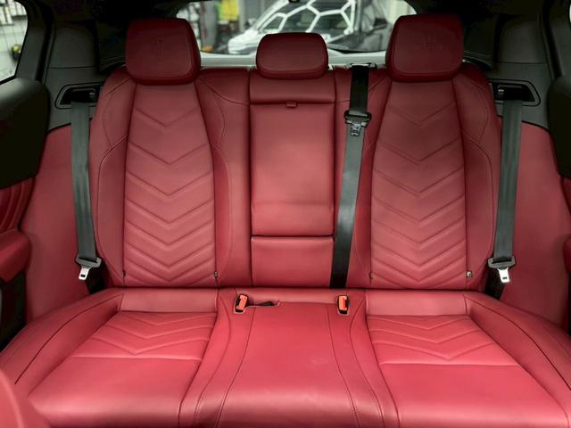 グレカーレ GT 4WD 限定車レッドレザー 右ハンドル 21インチクリオグロッシーブラックAW クライメートPKG スポーツデザインPKG アンビエントライト (ビアンコ)(51枚目)