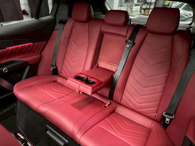 グレカーレ GT 4WD 限定車レッドレザー 右ハンドル 21インチクリオグロッシーブラックAW クライメートPKG スポーツデザインPKG アンビエントライト (ビアンコ)(52枚目)