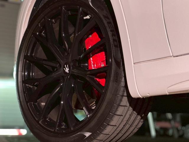 グレカーレ GT 4WD 限定車レッドレザー 右ハンドル 21インチクリオグロッシーブラックAW クライメートPKG スポーツデザインPKG アンビエントライト (ビアンコ)(57枚目)