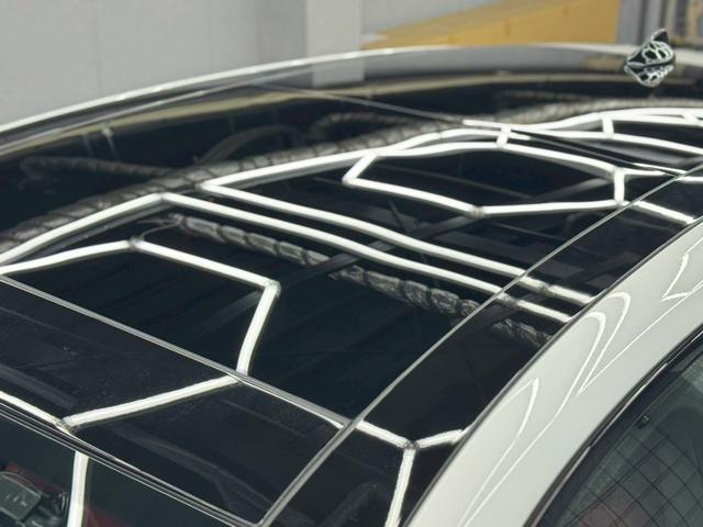 グレカーレ GT 4WD 限定車レッドレザー 右ハンドル 21インチクリオグロッシーブラックAW クライメートPKG スポーツデザインPKG アンビエントライト (ビアンコ)(62枚目)