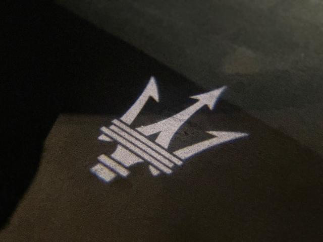 グレカーレ GT 4WD 限定車レッドレザー 右ハンドル 21インチクリオグロッシーブラックAW クライメートPKG スポーツデザインPKG アンビエントライト (ビアンコ)(78枚目)