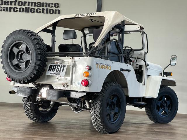 キャンバストップ　ディーゼルインタークーラーターボ　４速マニュアル　４ＷＤ　背面タイヤ　４人乗り　機械式メーター　純正シート(11枚目)