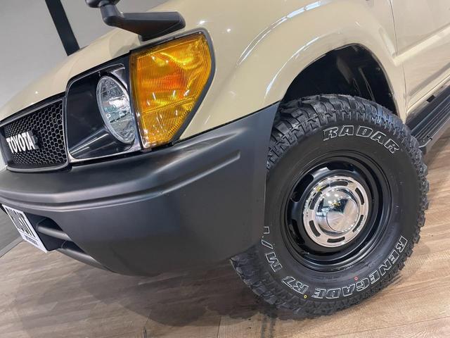 ランドクルーザープラド ＴＸ　サンドベージュ全塗装　４ＷＤ　丸目ヘッドライト　オレンジコーナーレンズ　ＴＯＹＯＴＡエンブレム　社外ホイール　ＲＥＮＥＧＡＤＥ　Ｍ／Ｔ新品タイヤ　背面タイヤ　サイドステップ（64枚目）