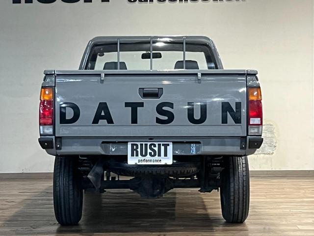 ロングＤＸ　グレーカラー全塗装済み　ＤＡＴＳＵＮステッカー　４ＷＤ車輌　ＭＴ車両　ホワイトリボン新品タイヤ　鉄チンホイール　荷台マットブラック塗装　パワステ(12枚目)