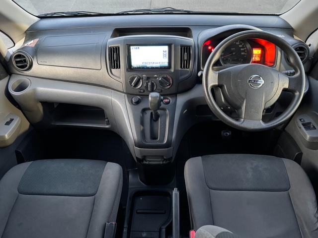 ＮＶ２００バネットバン ＤＸ　ライトグリーンカラー全塗装　ルーフラック付き　ＭＡＸＸＩＳ新品タイヤ　鉄チンホイール　リアシート　社外ナビ　木目調シート（14枚目）