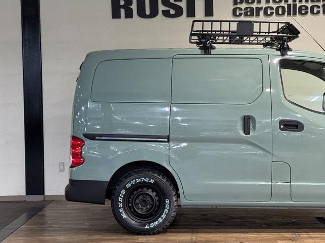 ＮＶ２００バネットバン ＤＸ　ライトグリーンカラー全塗装　ルーフラック付き　ＭＡＸＸＩＳ新品タイヤ　鉄チンホイール　リアシート　社外ナビ　木目調シート（60枚目）