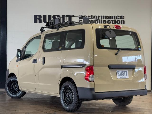 ＮＶ２００バネットバン ＤＸ　サンドベージュ全塗装済み　ルーフラック付き　ＭＡＸＸＩＳ新品タイヤ　鉄チンホイール　木目調シート　シートカバー　ＥＴＣ（11枚目）