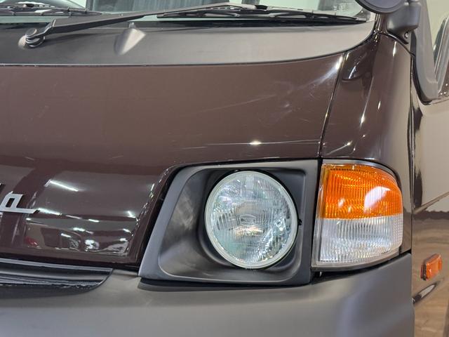 ボンゴバン ＤＸ　■チョコレートブラウンカラー全塗装済み　丸目ヘッドライトカスタム　４ＷＤ車輌　木目調フロアマット　ＭＡＸＸＩＳ新品タイヤ　エンブレム　ＥＴＣ　バックカメラ（17枚目）