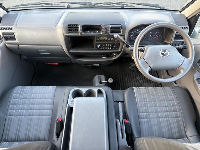 ボンゴバン ＤＸ　クリームカラー全塗装済み　４ＷＤ車輛　２列目シート　シートベルト取付可能　丸目ヘッドライトカスタム　ＭＡＸＸＩＳ新品ブロックタイヤ　木目調フロアマット　オレンジコーナーレンズ　ハイルーフ車輛（13枚目）