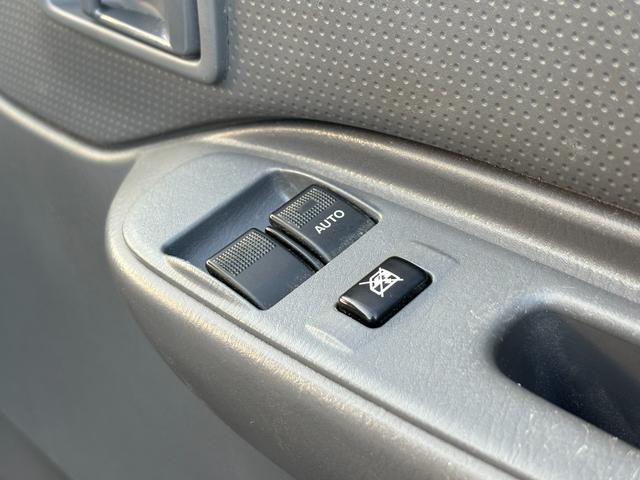 ボンゴバン ＤＸ　クリームカラー全塗装済み　４ＷＤ車輛　２列目シート　シートベルト取付可能　丸目ヘッドライトカスタム　ＭＡＸＸＩＳ新品ブロックタイヤ　木目調フロアマット　オレンジコーナーレンズ　ハイルーフ車輛（34枚目）