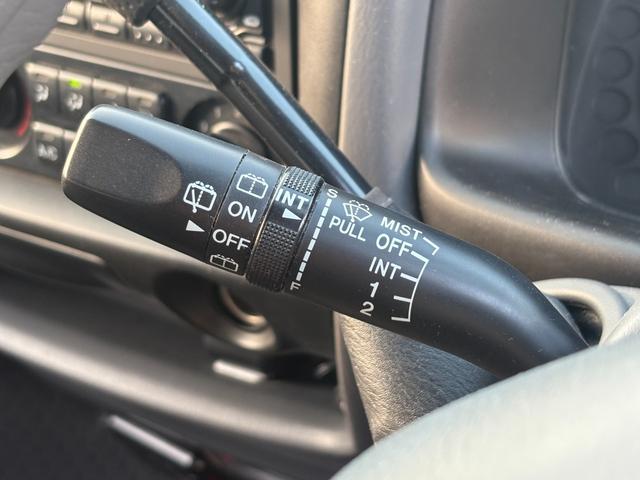 ボンゴバン ＤＸ　クリームカラー全塗装済み　４ＷＤ車輛　２列目シート　シートベルト取付可能　丸目ヘッドライトカスタム　ＭＡＸＸＩＳ新品ブロックタイヤ　木目調フロアマット　オレンジコーナーレンズ　ハイルーフ車輛（37枚目）