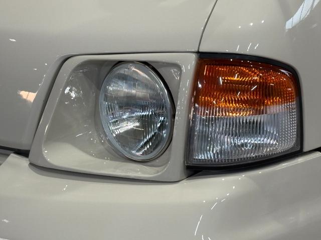 ボンゴバン ＤＸ　クリームカラー全塗装済み　４ＷＤ車輛　２列目シート　シートベルト取付可能　丸目ヘッドライトカスタム　ＭＡＸＸＩＳ新品ブロックタイヤ　木目調フロアマット　オレンジコーナーレンズ　ハイルーフ車輛（44枚目）