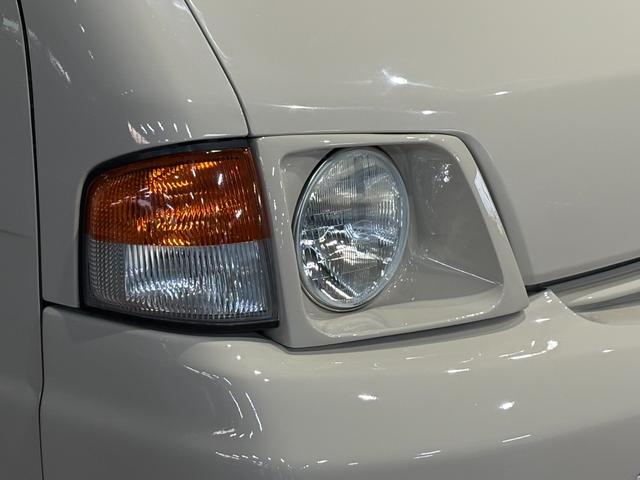ボンゴバン ＤＸ　クリームカラー全塗装済み　４ＷＤ車輛　２列目シート　シートベルト取付可能　丸目ヘッドライトカスタム　ＭＡＸＸＩＳ新品ブロックタイヤ　木目調フロアマット　オレンジコーナーレンズ　ハイルーフ車輛（50枚目）
