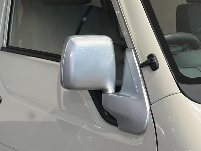 ボンゴバン ＤＸ　クリームカラー全塗装済み　４ＷＤ車輛　２列目シート　シートベルト取付可能　丸目ヘッドライトカスタム　ＭＡＸＸＩＳ新品ブロックタイヤ　木目調フロアマット　オレンジコーナーレンズ　ハイルーフ車輛（51枚目）