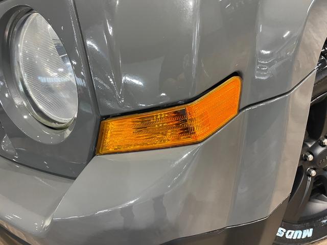 ジープ・パトリオット アルティテュード　■グレーカラー全塗装済み　４ＷＤ車輌　ＲＡＤＩＡＬ　Ｍ／Ｔタイヤ新品　ルーフキャリア付き　純正ホイールマットブラック塗装　サイドカメラ　ナビ　バックカメラ　ＥＴＣ（16枚目）