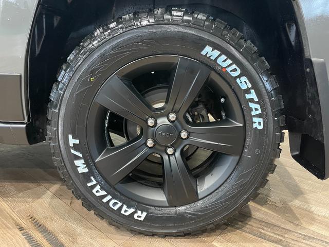 ジープ・パトリオット アルティテュード　■グレーカラー全塗装済み　４ＷＤ車輌　ＲＡＤＩＡＬ　Ｍ／Ｔタイヤ新品　ルーフキャリア付き　純正ホイールマットブラック塗装　サイドカメラ　ナビ　バックカメラ　ＥＴＣ（26枚目）