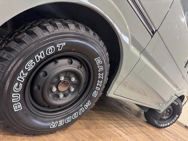 ボンゴバン ＤＸ　■アーバンカーキカラー全塗装済み　丸目ヘッドライトカスタム　パートタイム４ＷＤ車輌　ＭＡＸＸＩＳ新品タイヤ　鉄チンホイールマットブラック塗装　オレンジコーナーレンズ　木目調シート（13枚目）