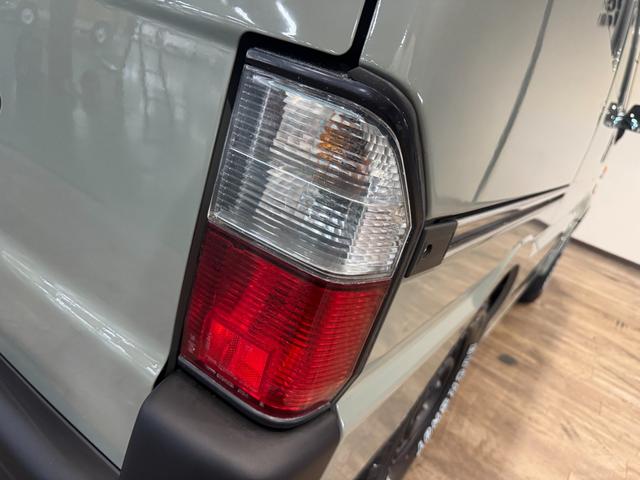 ボンゴバン ＤＸ　■アーバンカーキカラー全塗装済み　丸目ヘッドライトカスタム　パートタイム４ＷＤ車輌　ＭＡＸＸＩＳ新品タイヤ　鉄チンホイールマットブラック塗装　オレンジコーナーレンズ　木目調シート（28枚目）