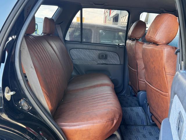 ハイラックスサーフ SSR-X ブラックカラー全塗装済み ナロースタイル 4WD車輌 輸出用ホイール RENEGADE新品タイヤ 前後メッキバンパー ブラウンシートカバー TOYOTAエンブレム(33枚目)