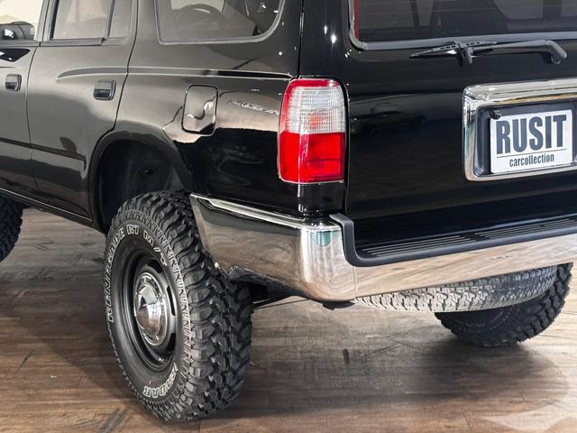 ハイラックスサーフ SSR-X ブラックカラー全塗装済み ナロースタイル 4WD車輌 輸出用ホイール RENEGADE新品タイヤ 前後メッキバンパー ブラウンシートカバー TOYOTAエンブレム(68枚目)