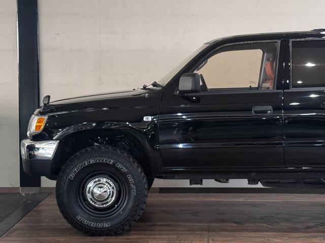 ハイラックスサーフ SSR-X ブラックカラー全塗装済み ナロースタイル 4WD車輌 輸出用ホイール RENEGADE新品タイヤ 前後メッキバンパー ブラウンシートカバー TOYOTAエンブレム(72枚目)