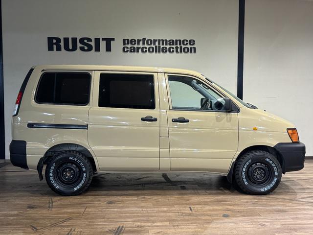 タウンエースバン ＧＬ　サンドベージュ全塗装　角目ヘッドライト　４ＷＤ車両　パナソニックナビ　ＭＡＸＸＩＳ新品ブロックタイヤ　前後バンパーマッドラブラック塗装　スチールホイールマッドブラック塗装　オレンジコーナーレンズ（9枚目）