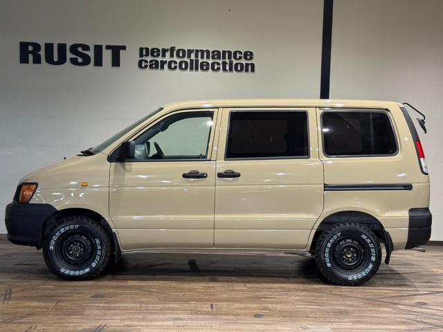 タウンエースバン ＧＬ　サンドベージュ全塗装　角目ヘッドライト　４ＷＤ車両　パナソニックナビ　ＭＡＸＸＩＳ新品ブロックタイヤ　前後バンパーマッドラブラック塗装　スチールホイールマッドブラック塗装　オレンジコーナーレンズ（11枚目）