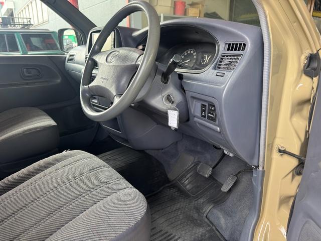 タウンエースバン ＧＬ　サンドベージュ全塗装　角目ヘッドライト　４ＷＤ車両　パナソニックナビ　ＭＡＸＸＩＳ新品ブロックタイヤ　前後バンパーマッドラブラック塗装　スチールホイールマッドブラック塗装　オレンジコーナーレンズ（15枚目）