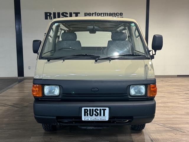 バネットバン サンドベージュ全塗装 4WD 角目ヘッドライト ディーゼル車両 MAXXIS新品ブロックタイヤ 前後バンパーマッドブラック塗装 スチールホイールマッドブラック塗装 オレンジコーナーレンズ(2枚目)