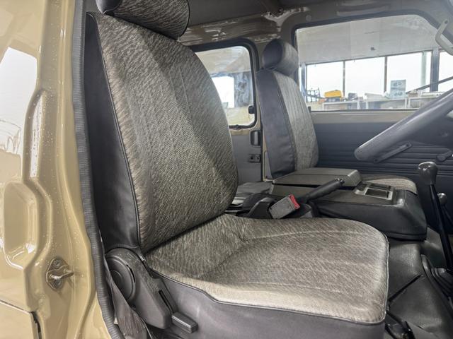 バネットバン サンドベージュ全塗装 4WD 角目ヘッドライト ディーゼル車両 MAXXIS新品ブロックタイヤ 前後バンパーマッドブラック塗装 スチールホイールマッドブラック塗装 オレンジコーナーレンズ(18枚目)