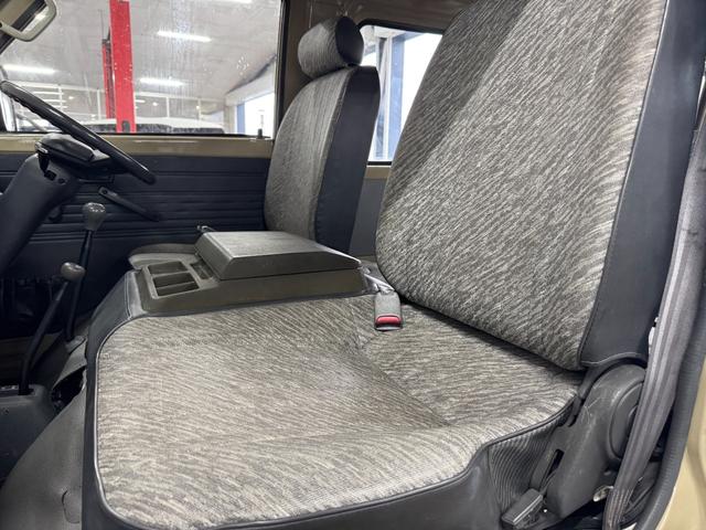 バネットバン サンドベージュ全塗装 4WD 角目ヘッドライト ディーゼル車両 MAXXIS新品ブロックタイヤ 前後バンパーマッドブラック塗装 スチールホイールマッドブラック塗装 オレンジコーナーレンズ(22枚目)