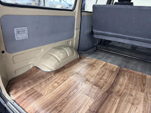 バネットバン サンドベージュ全塗装 4WD 角目ヘッドライト ディーゼル車両 MAXXIS新品ブロックタイヤ 前後バンパーマッドブラック塗装 スチールホイールマッドブラック塗装 オレンジコーナーレンズ(27枚目)