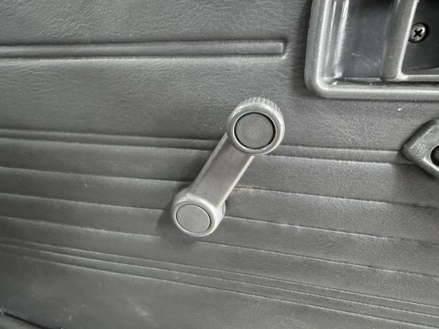 バネットバン サンドベージュ全塗装 4WD 角目ヘッドライト ディーゼル車両 MAXXIS新品ブロックタイヤ 前後バンパーマッドブラック塗装 スチールホイールマッドブラック塗装 オレンジコーナーレンズ(30枚目)