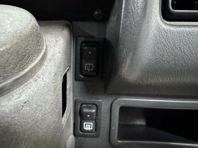 バネットバン サンドベージュ全塗装 4WD 角目ヘッドライト ディーゼル車両 MAXXIS新品ブロックタイヤ 前後バンパーマッドブラック塗装 スチールホイールマッドブラック塗装 オレンジコーナーレンズ(32枚目)