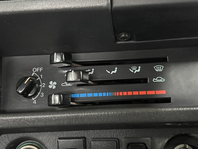 バネットバン サンドベージュ全塗装 4WD 角目ヘッドライト ディーゼル車両 MAXXIS新品ブロックタイヤ 前後バンパーマッドブラック塗装 スチールホイールマッドブラック塗装 オレンジコーナーレンズ(35枚目)