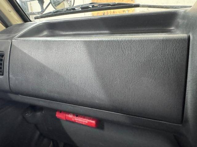 バネットバン サンドベージュ全塗装 4WD 角目ヘッドライト ディーゼル車両 MAXXIS新品ブロックタイヤ 前後バンパーマッドブラック塗装 スチールホイールマッドブラック塗装 オレンジコーナーレンズ(41枚目)